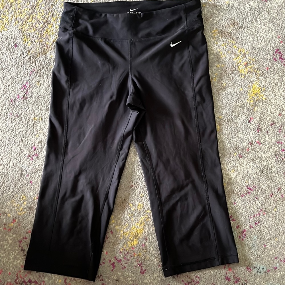 Nike womens Dri Fit capri leggings size small